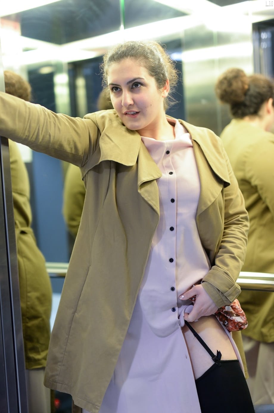 Cute amateur mom Lili flashes her muff as she poses pantyless in public