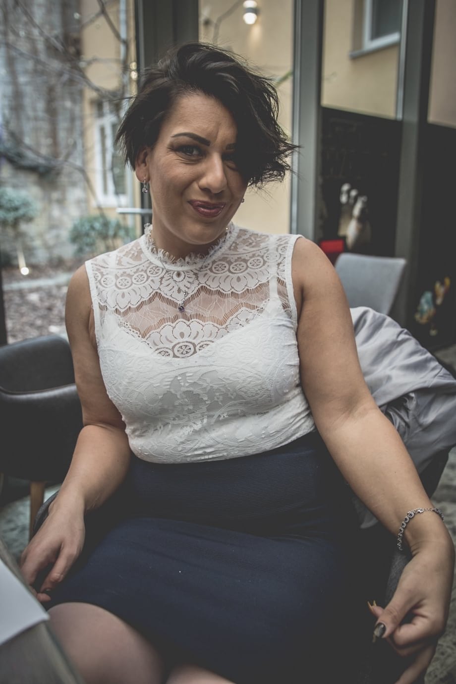 Mature NL Aisha Bahadur, Kira Axe