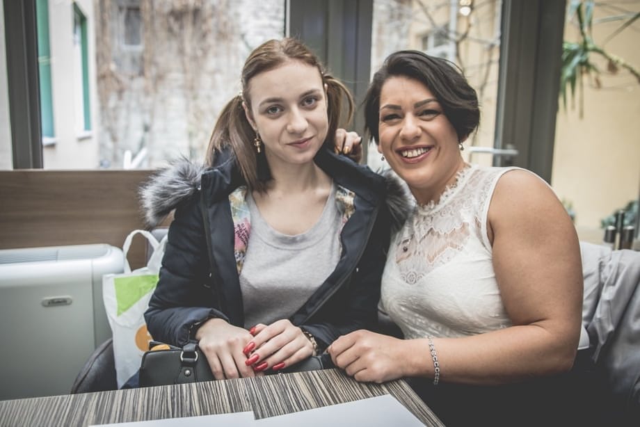 Mature NL Aisha Bahadur, Kira Axe