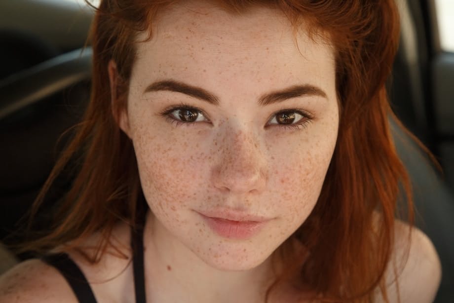 Elegant Instagram babe Sabrina Lynn teases with her sexy ass & legs in public
