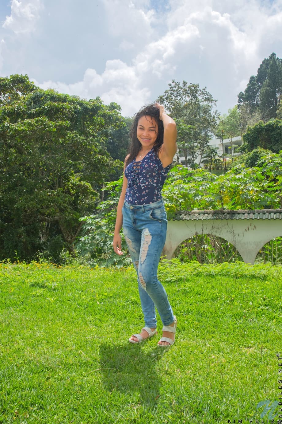Dazzling Venezuelan girl Kim Veliz masturbates her shaved pussy outdoors