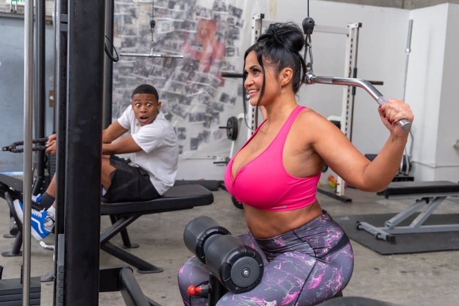 Sexy Latina BBW Kailani Kai sucks and fucks a big black cock in the gym
