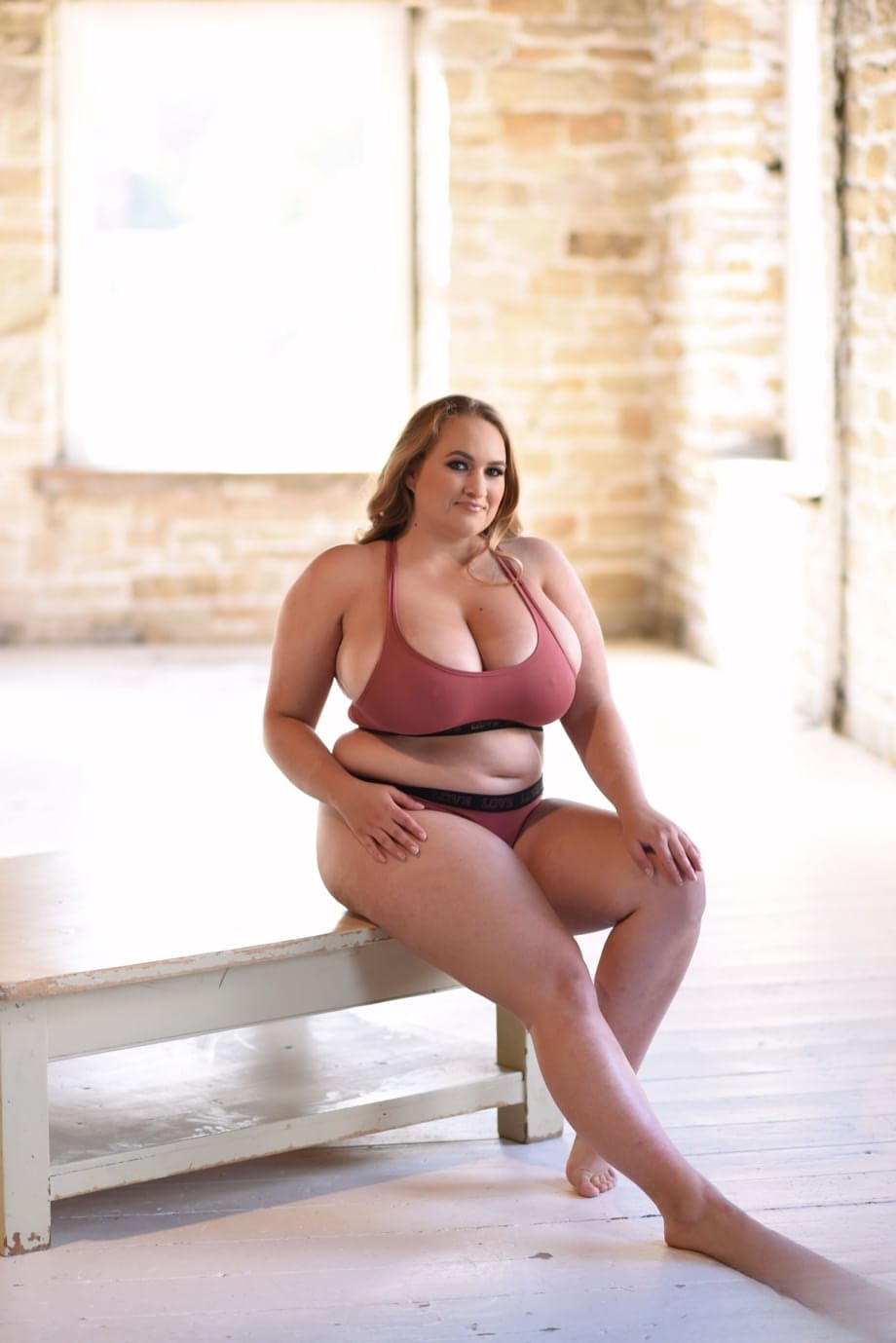 British fatty Sara Willis uncovers her big breasts while posing in lingerie