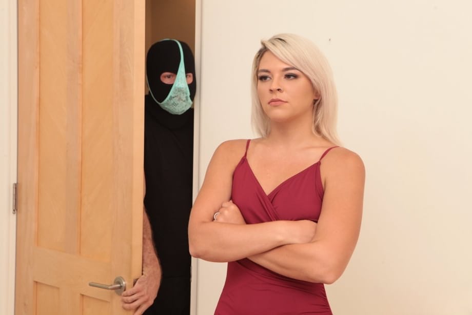Blonde teen Rharri Rhound gets caught having sex with a robber