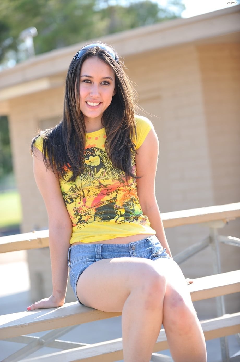 Amateur babe Mikah reveals her tiny boobs and tight butt in public