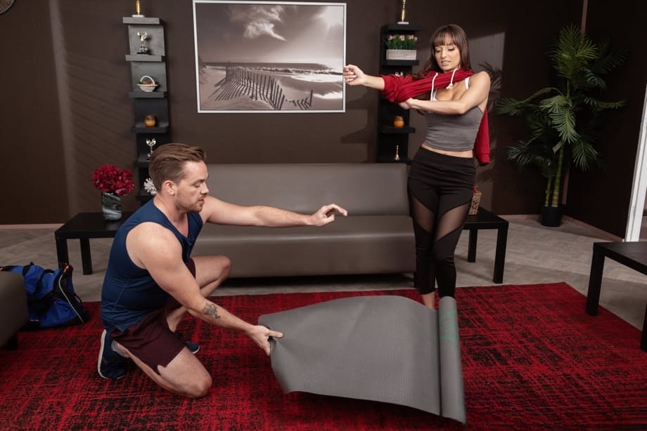 Fantastic looking MILF Lexi Luna shows her big tits and gets rammed