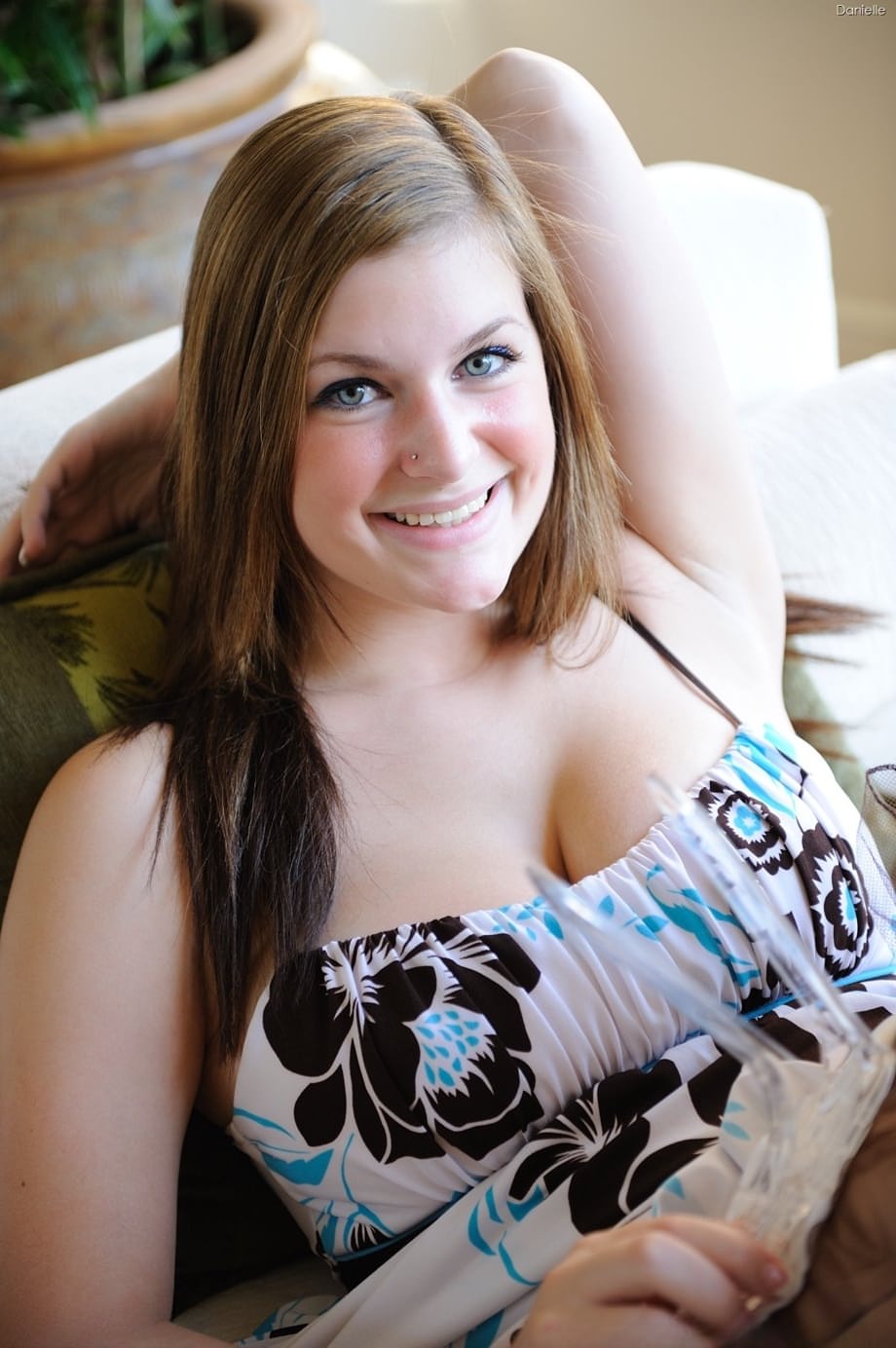 Amateur beauty Danielle shows her sexy boobs and fucks herself with a vibrator