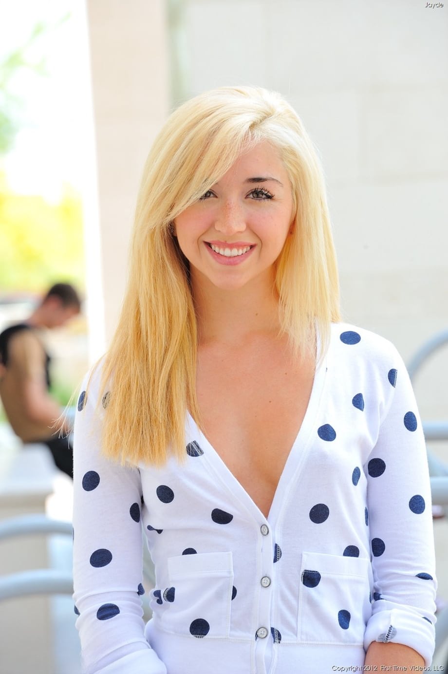 Blonde sweetie Jayde shows her titties and poses topless in public