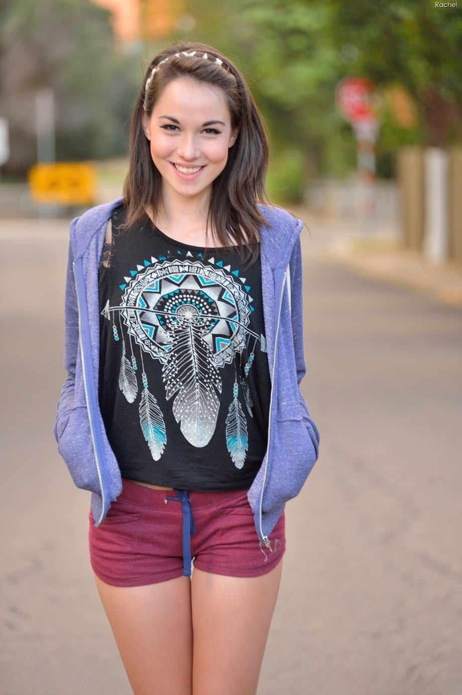 Skinny amateur teen Rachel slowly takes off her clothes and poses in public