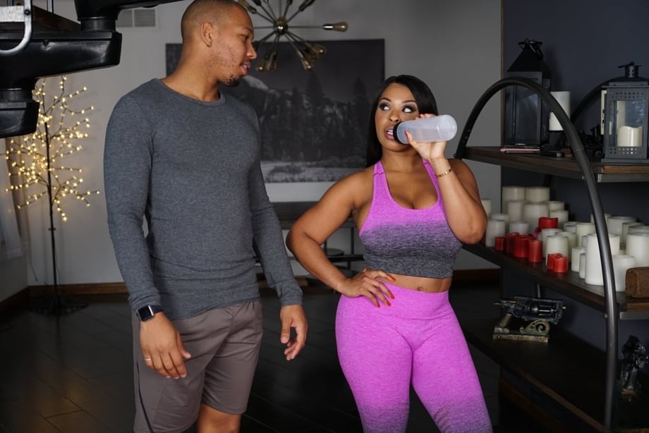 Curvy ebony Aryana Adin unveils her huge fakes & gets nailed by a fitness guy