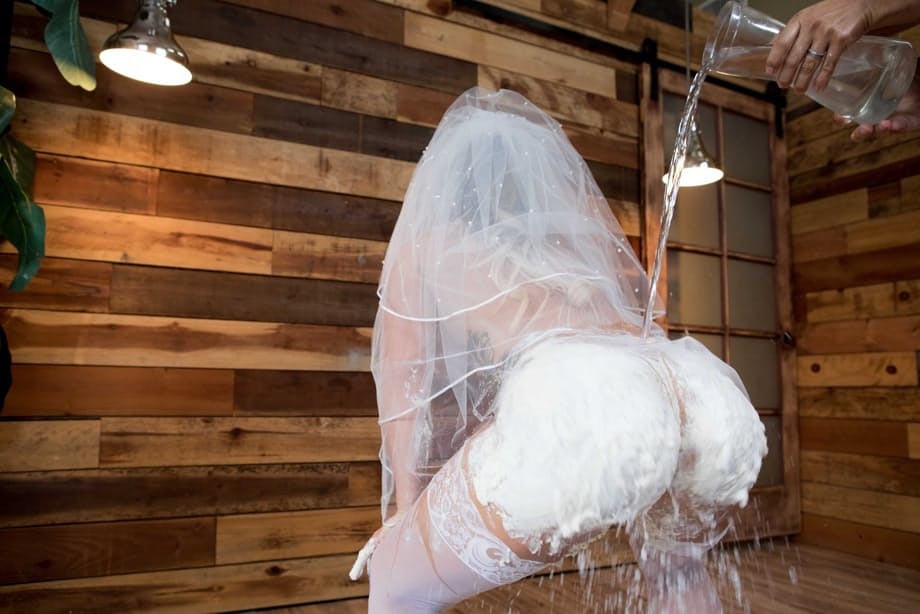 Curvy bride Cali Carter covers her big ass in wedding cake & gets an anal bang