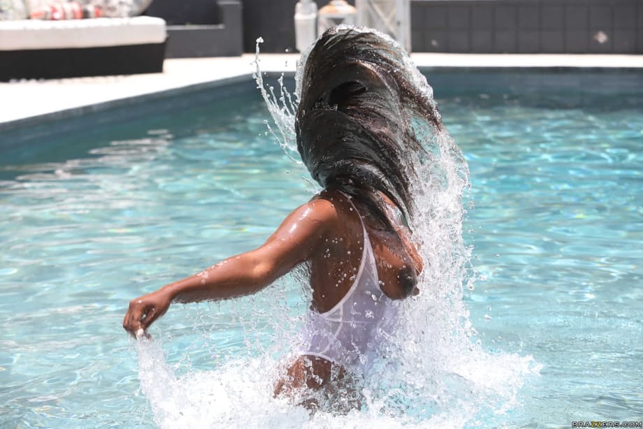32yo curvy ebony Osa Lovely flaunts her yummy bosom in the pool